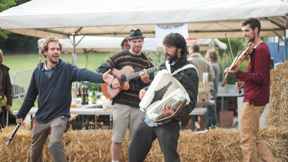 Musicians performing at a market in Loos-en-Gohelle.