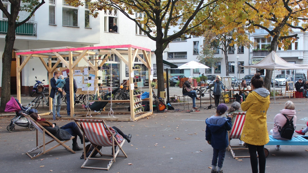 Realexperiment in Berlin: Am Klausenerplatz in Charlottenburg entstand 2020 temporär ein neuer Stadtplatz.